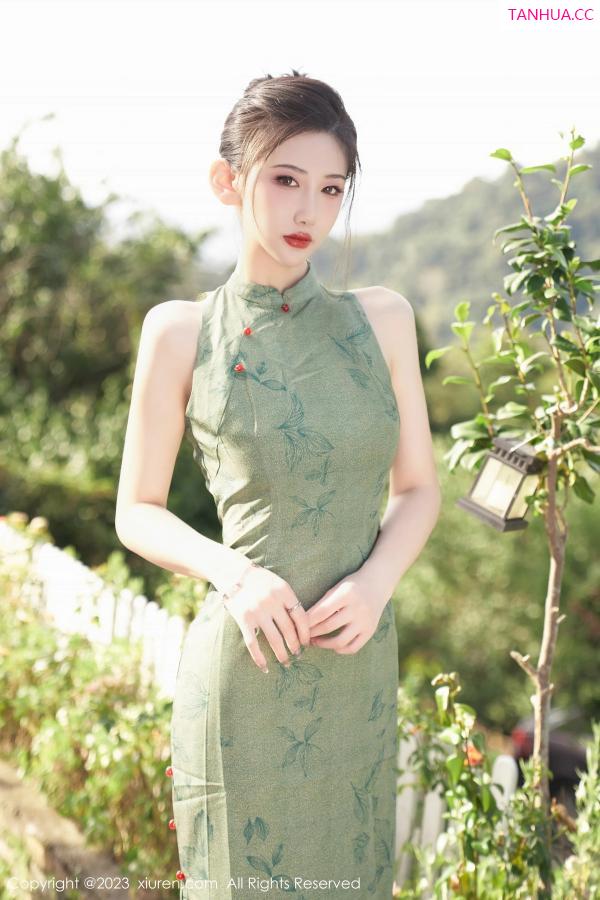   [XiuRen]高清写真图 2023.08.03 No.7181 沈青黛 旗袍美腿第9张图片